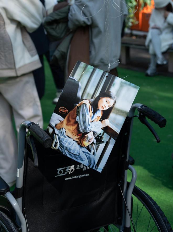 碍主题快闪展览亮相几小时吸引数百名观众参与凯发k8一触即发“不藏了！”上海首个无障(图4)