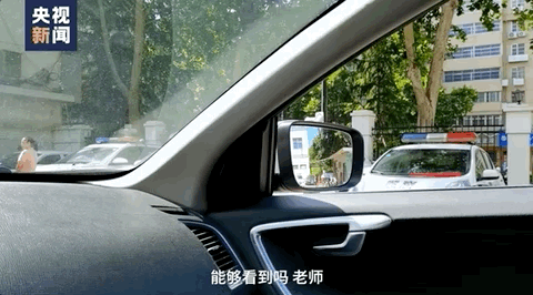 下车库不幸身亡！网友吵翻凯发app网站2岁男童地(图1)